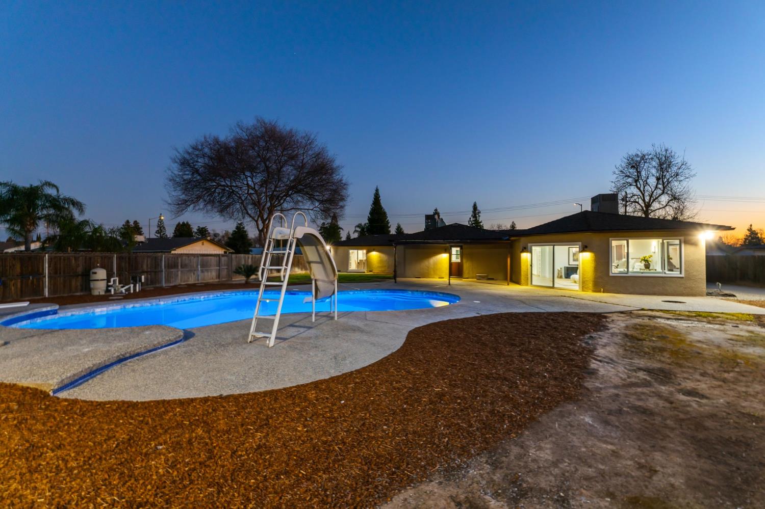 2325 sierra, Clovis, CA 93611