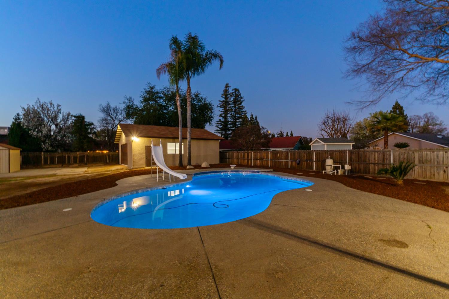 2325 sierra, Clovis, CA 93611