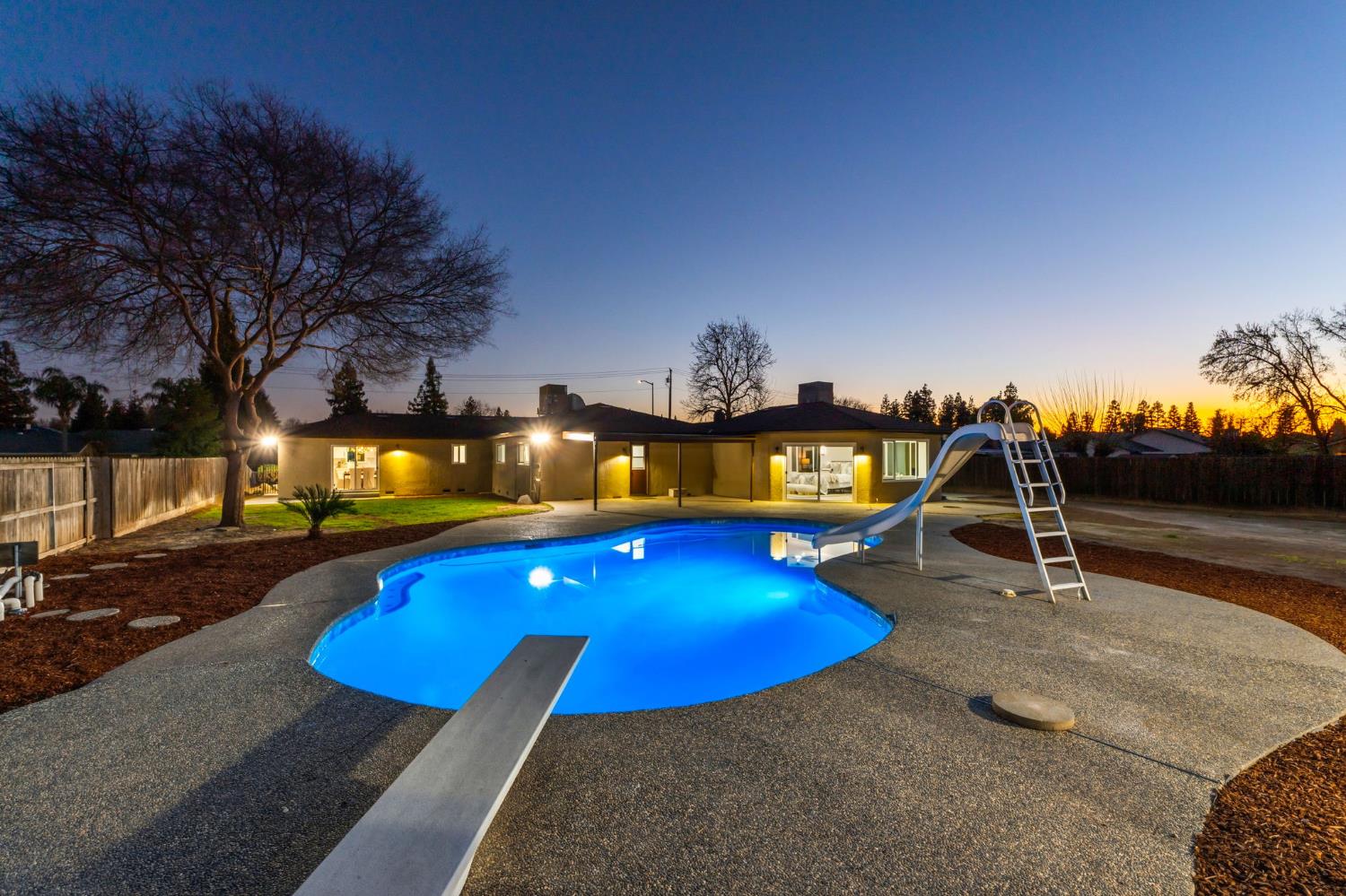 2325 sierra, Clovis, CA 93611