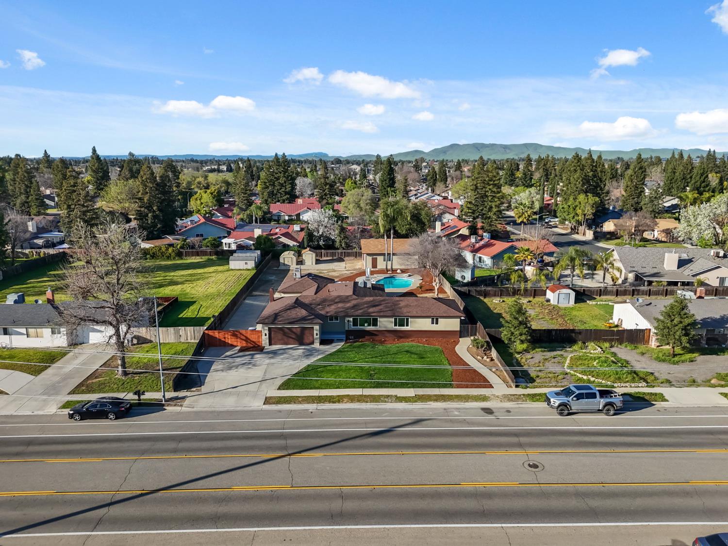 2325 sierra, Clovis, CA 93611