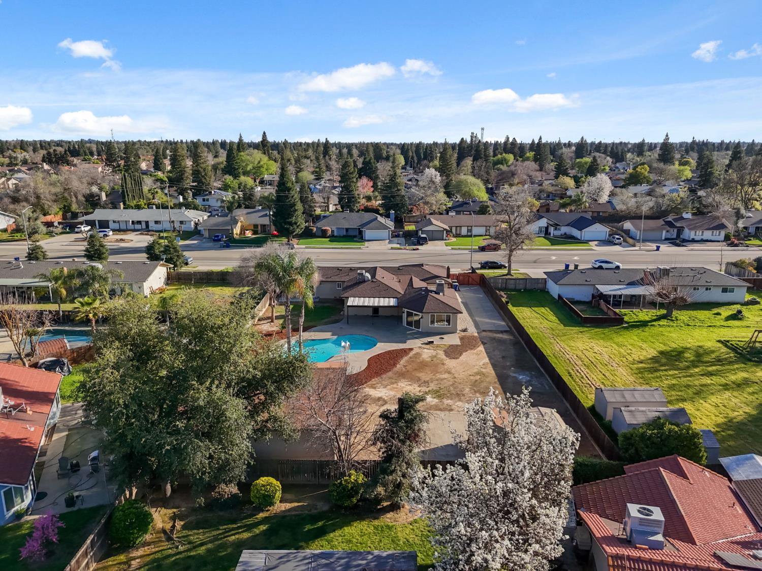 2325 sierra, Clovis, CA 93611