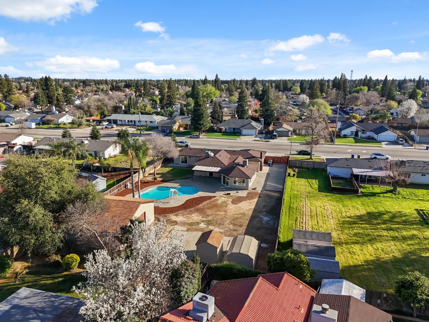 2325 sierra, Clovis, CA 93611