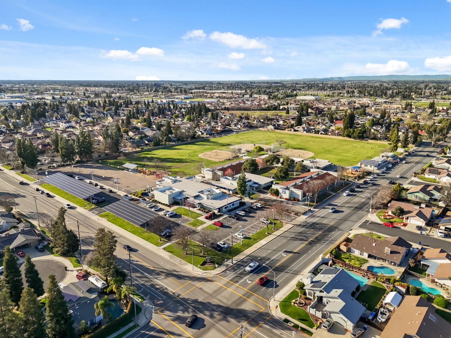 2325 sierra, Clovis, CA 93611