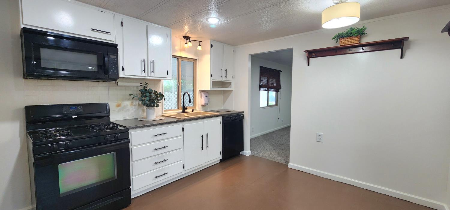 1300 W Olson Ave #179, Reedley, CA 93654