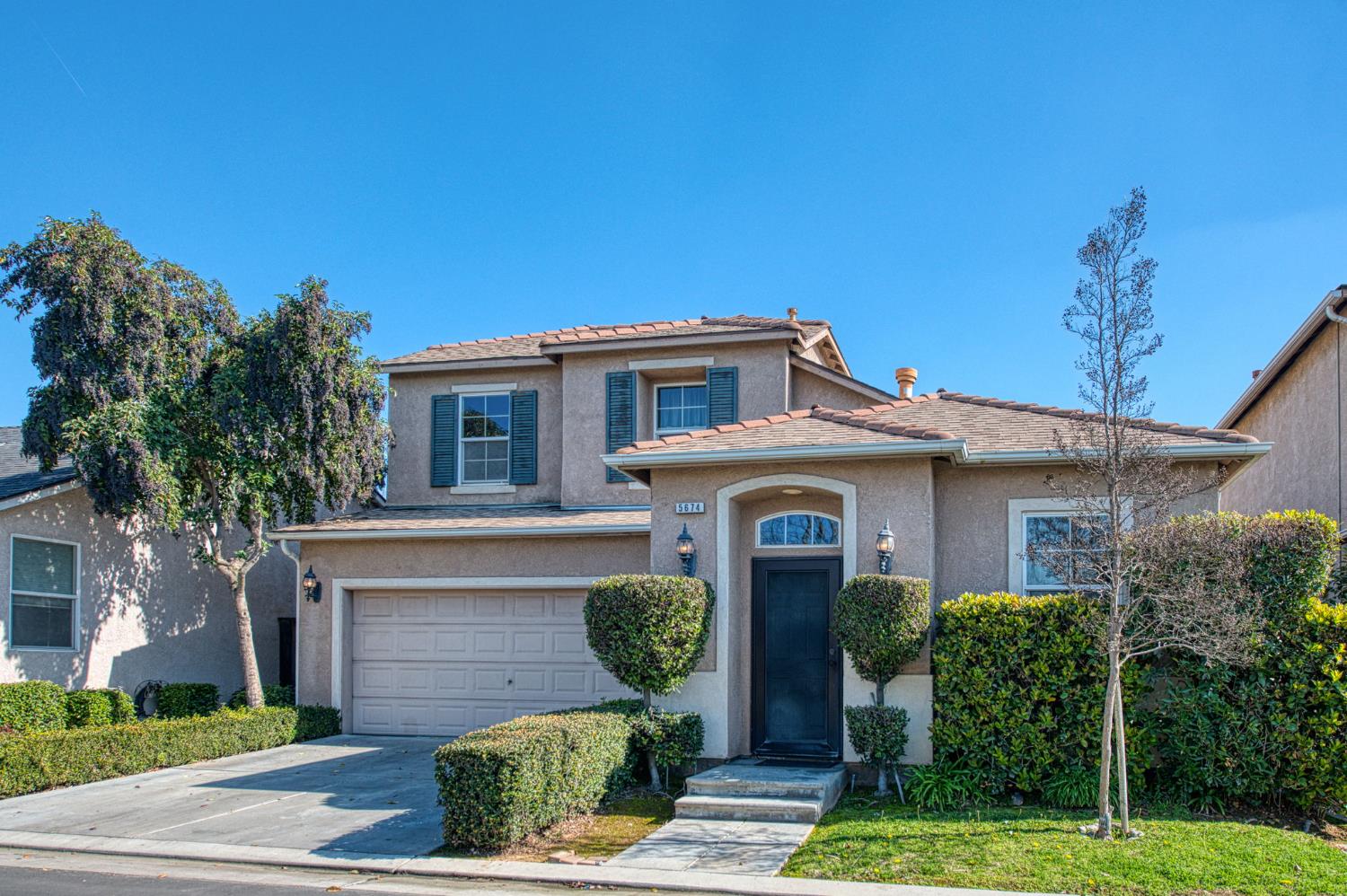 5674 N Lemon Tree Ln, Fresno, CA 93722