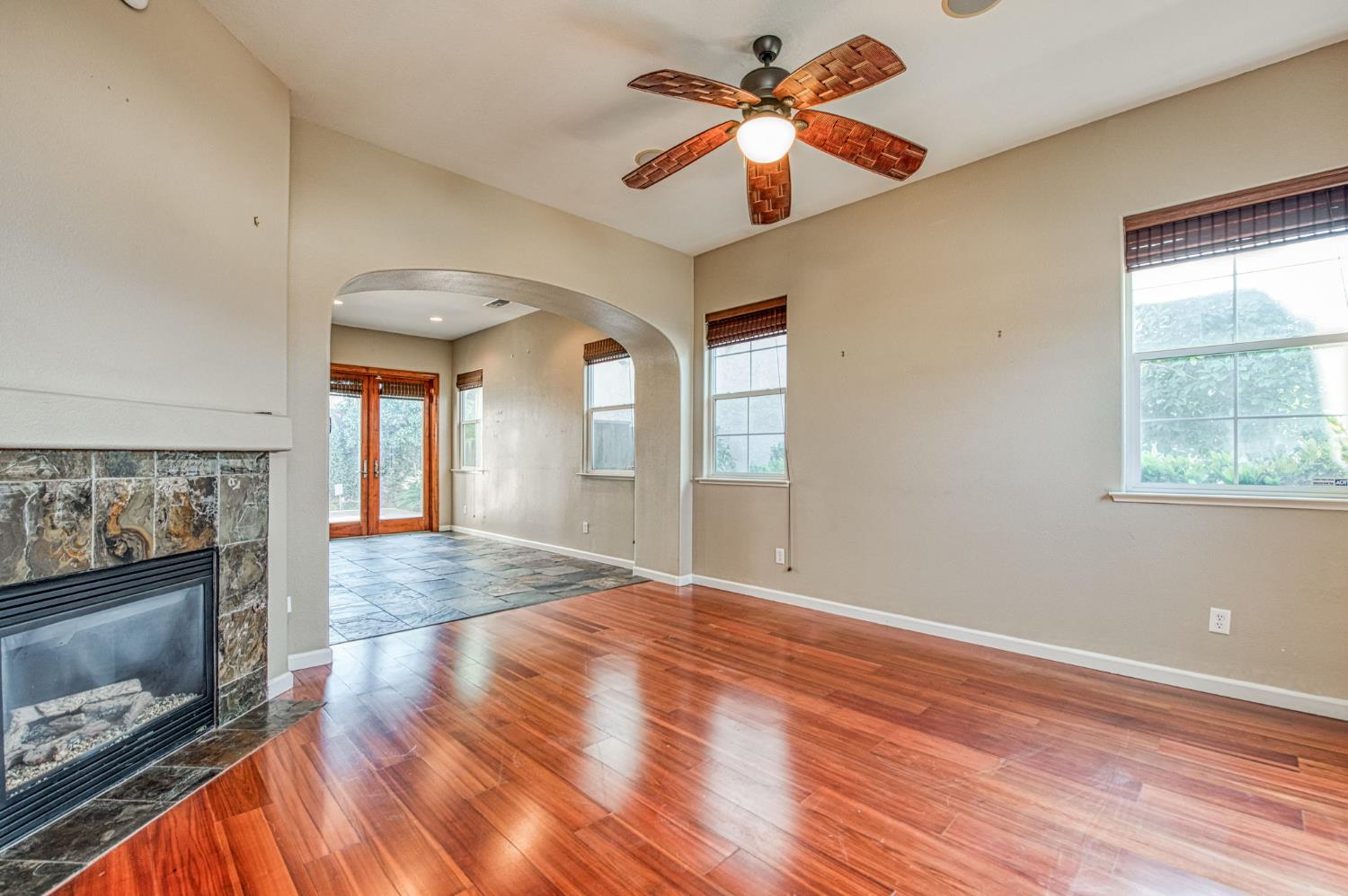 5674 N Lemon Tree Ln, Fresno, CA 93722