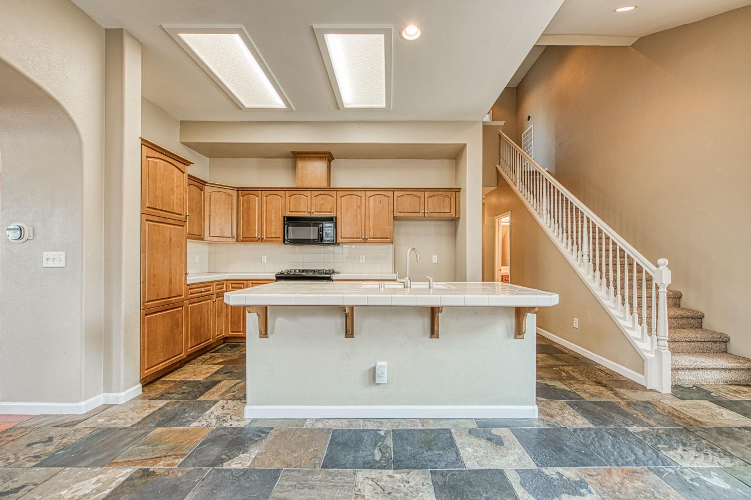 5674 N Lemon Tree Ln, Fresno, CA 93722