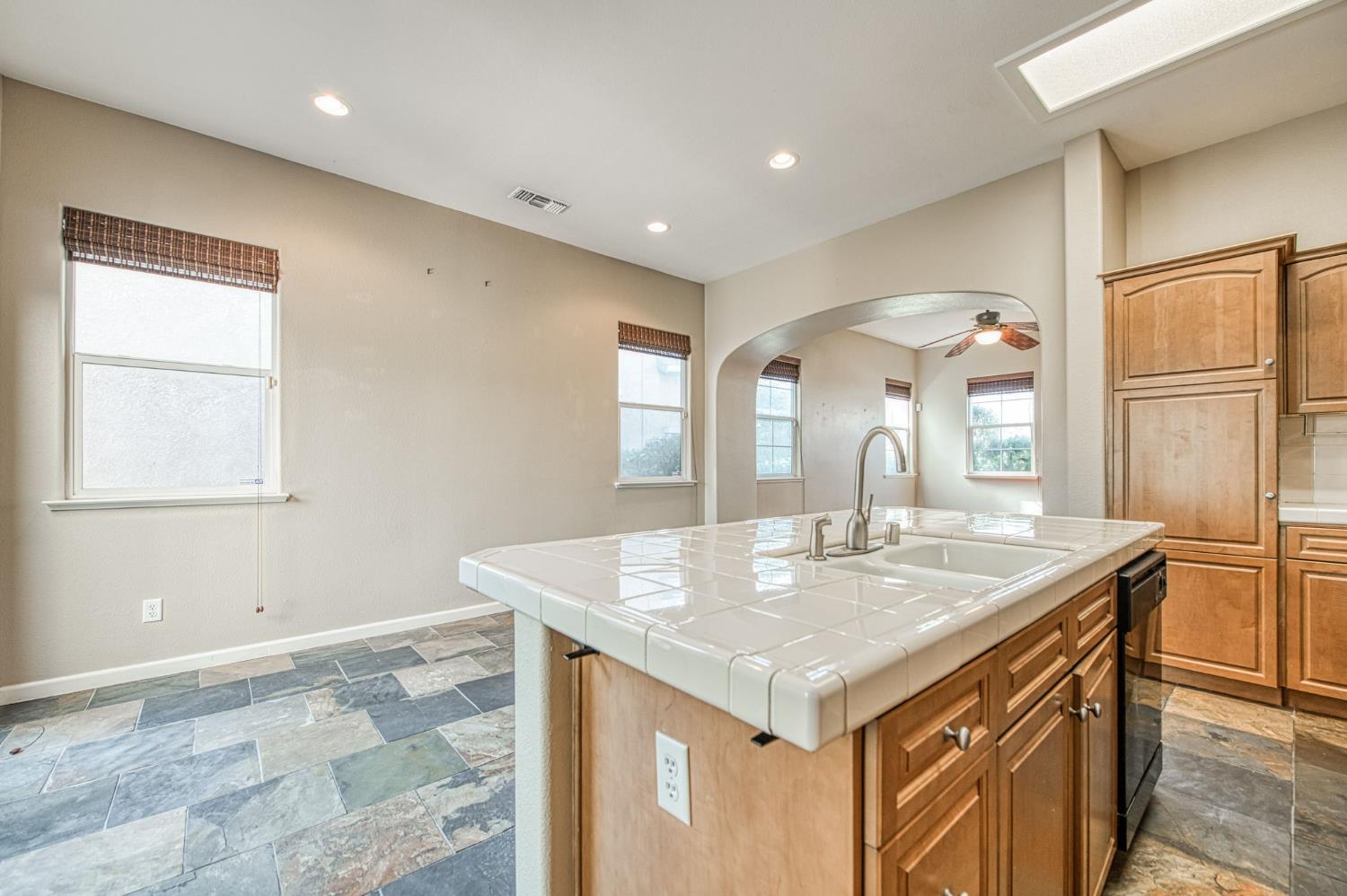 5674 N Lemon Tree Ln, Fresno, CA 93722