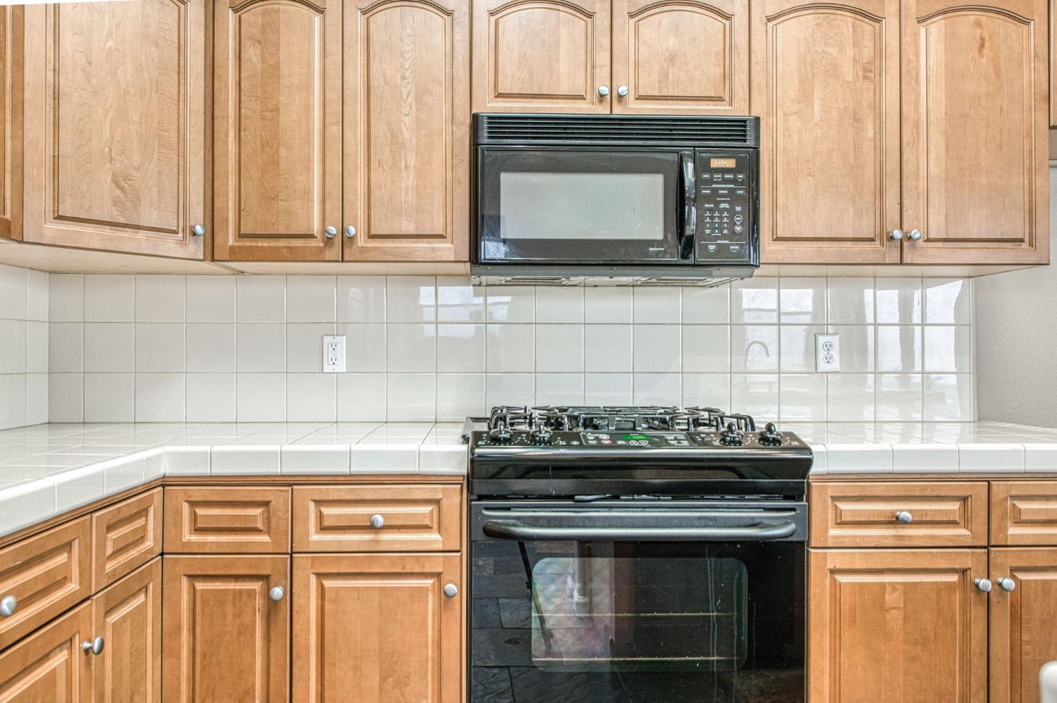 5674 N Lemon Tree Ln, Fresno, CA 93722