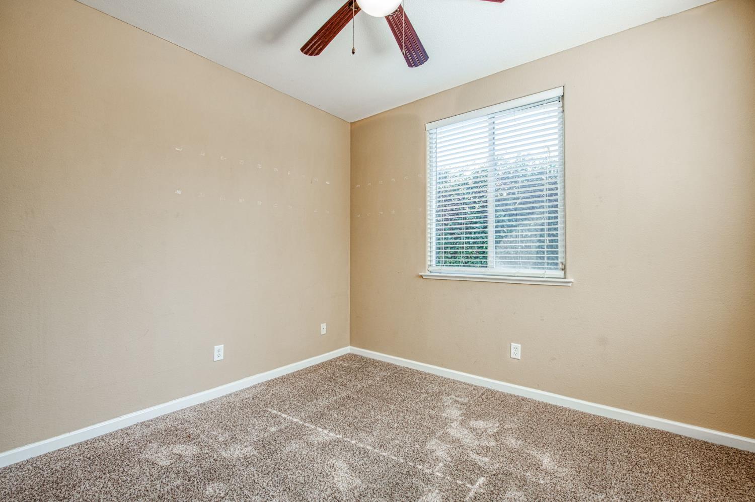 5674 N Lemon Tree Ln, Fresno, CA 93722