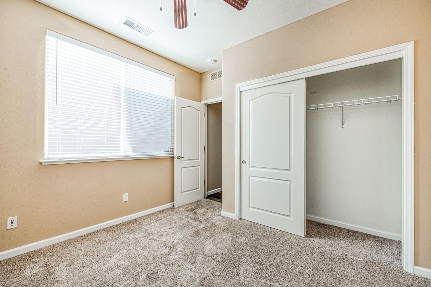 5674 N Lemon Tree Ln, Fresno, CA 93722