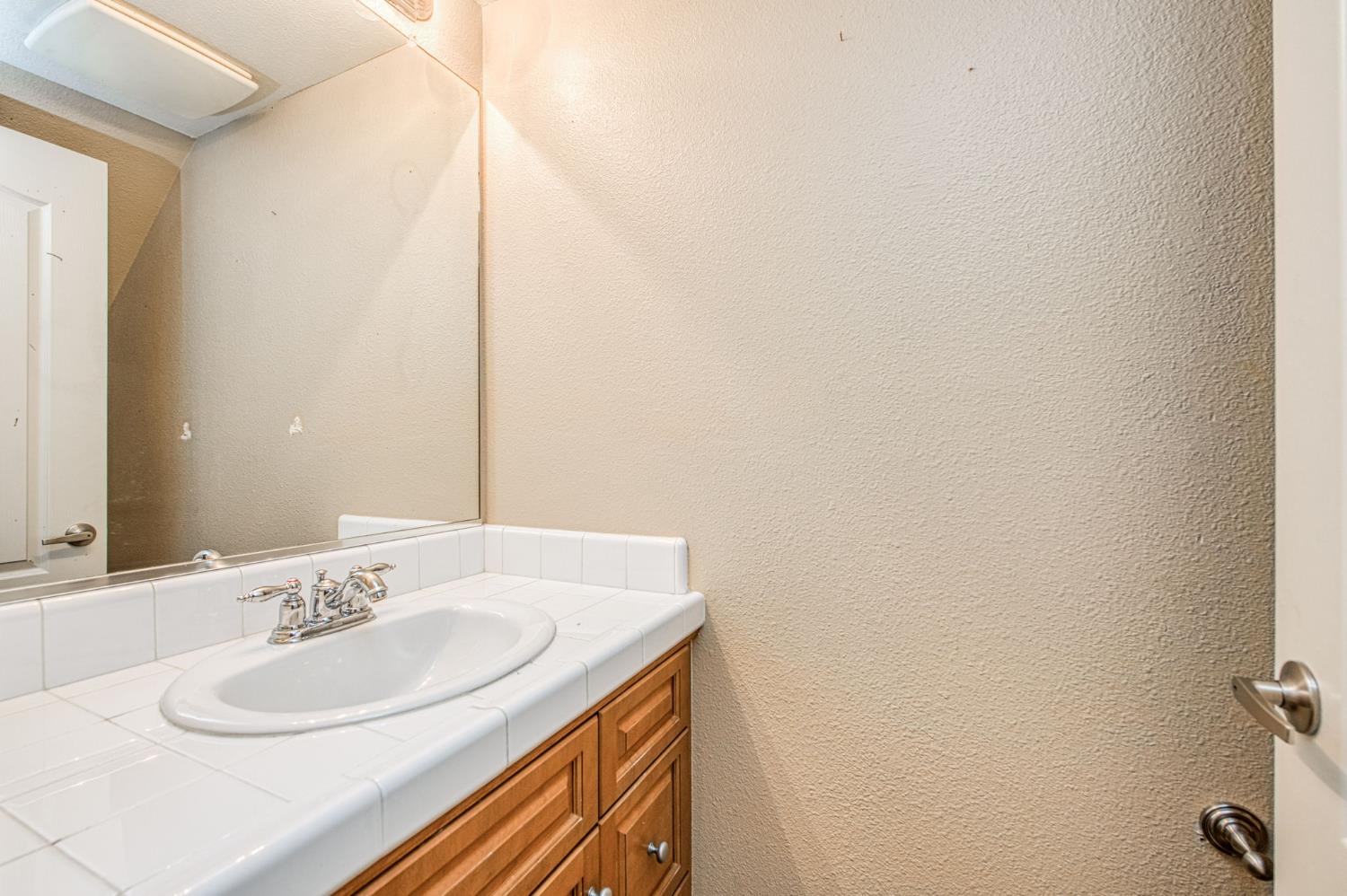 5674 N Lemon Tree Ln, Fresno, CA 93722