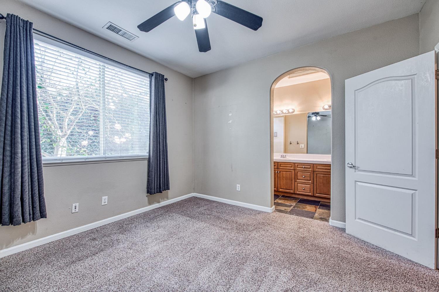 5674 N Lemon Tree Ln, Fresno, CA 93722