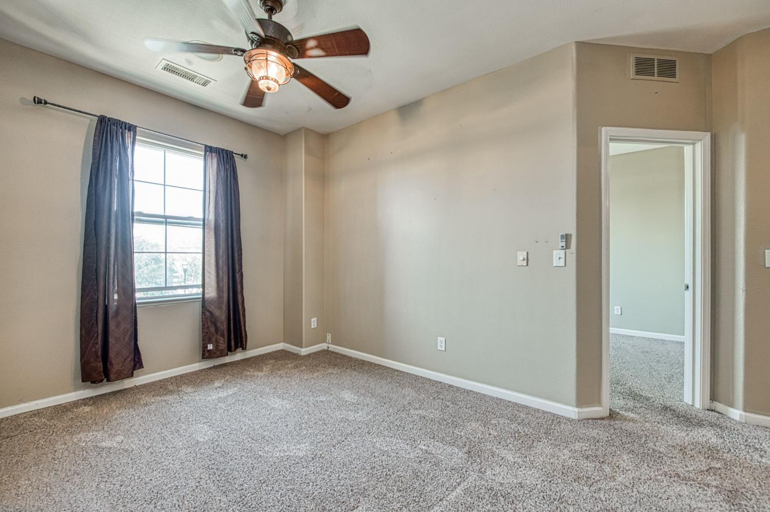 5674 N Lemon Tree Ln, Fresno, CA 93722