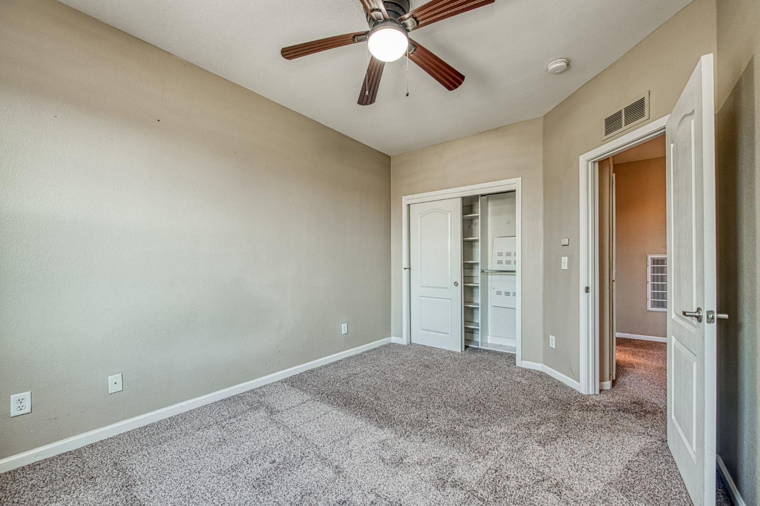 5674 N Lemon Tree Ln, Fresno, CA 93722