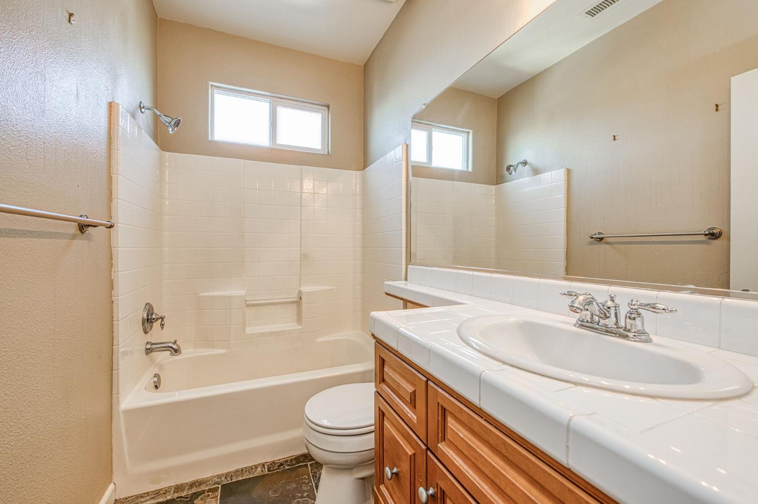 5674 N Lemon Tree Ln, Fresno, CA 93722