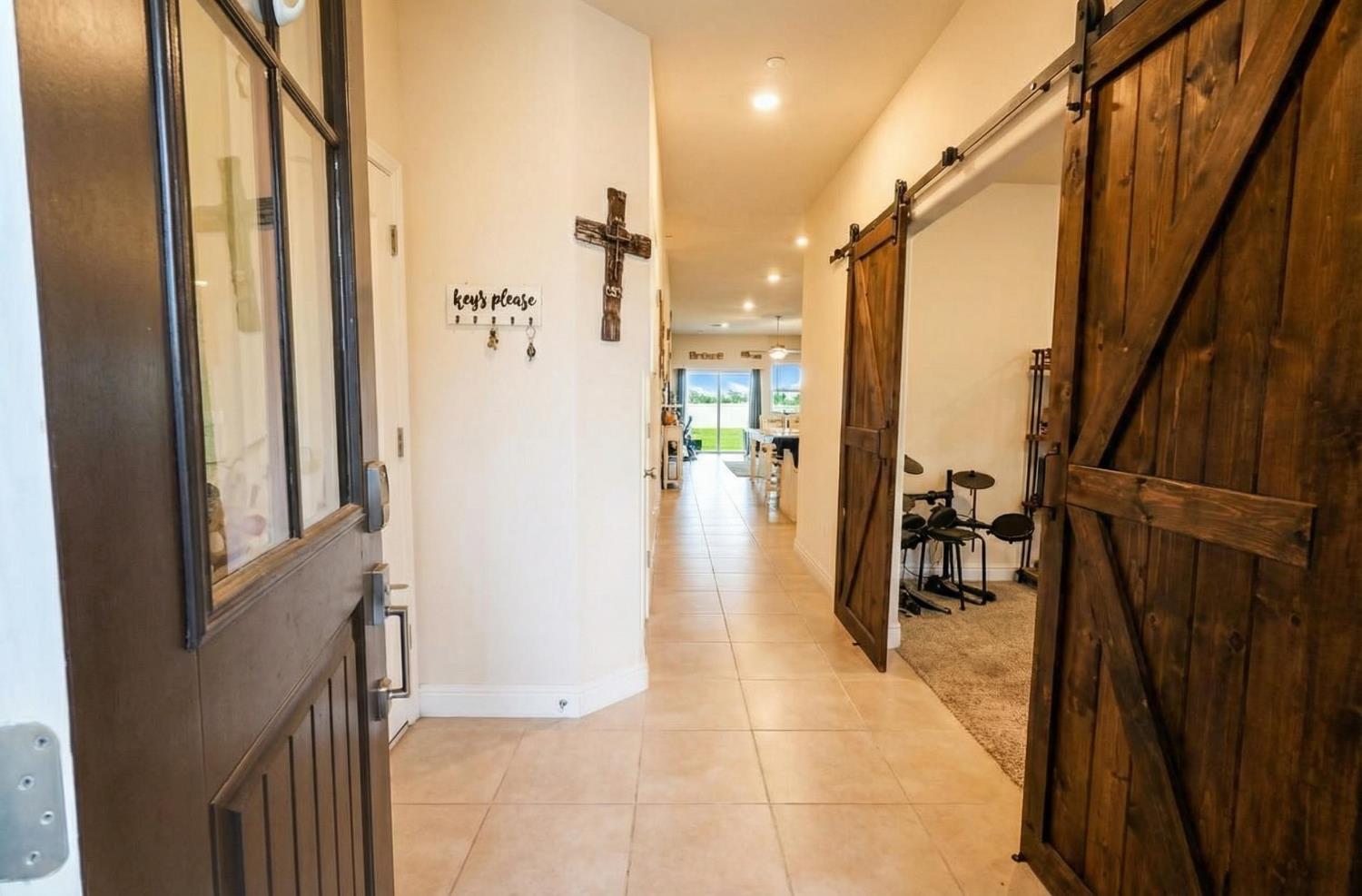 6978 E Fedora Ave, Fresno, CA 93727