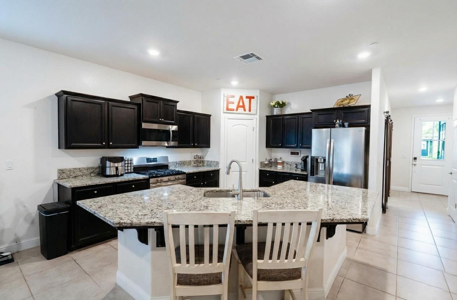 6978 E Fedora Ave, Fresno, CA 93727