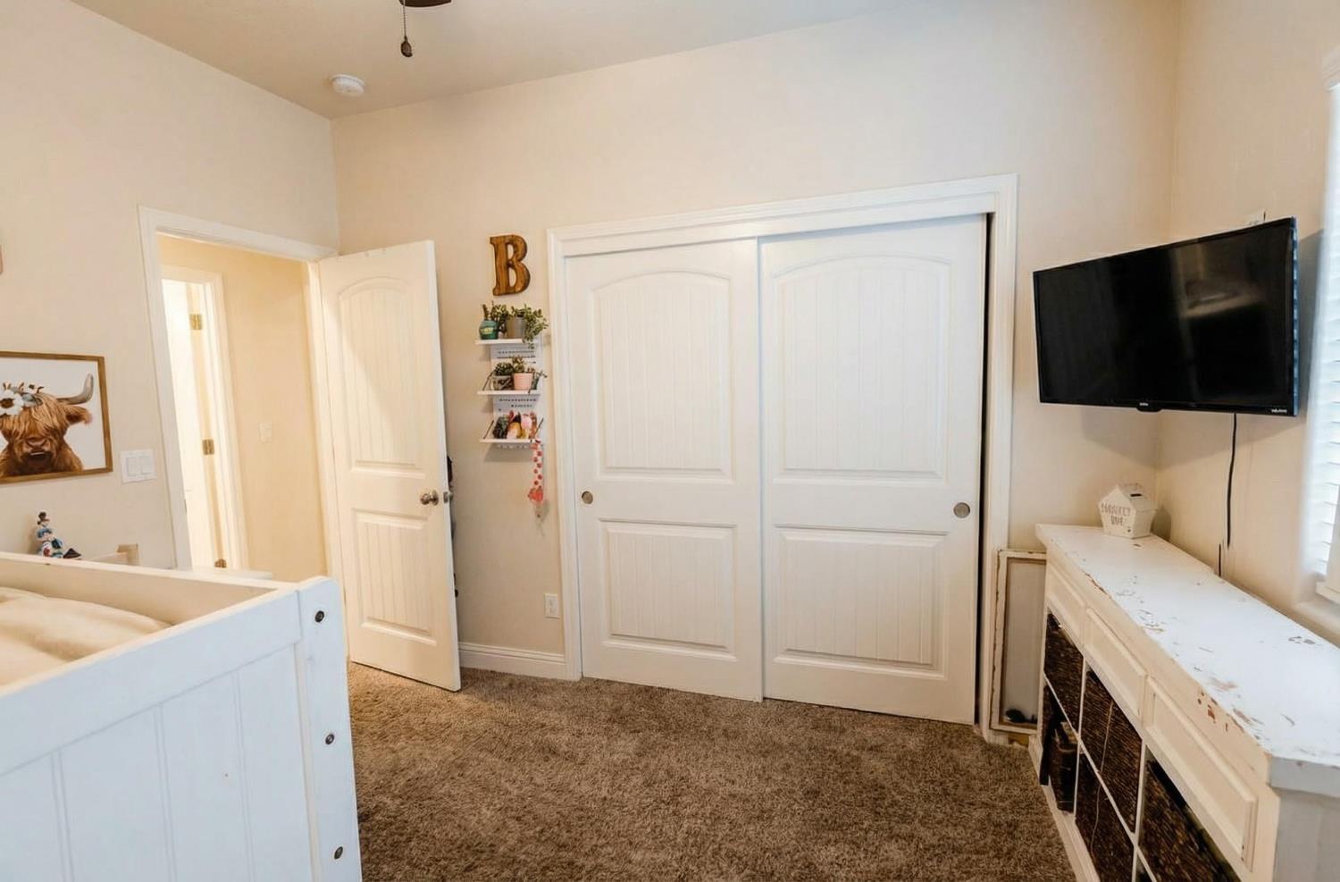 6978 E Fedora Ave, Fresno, CA 93727