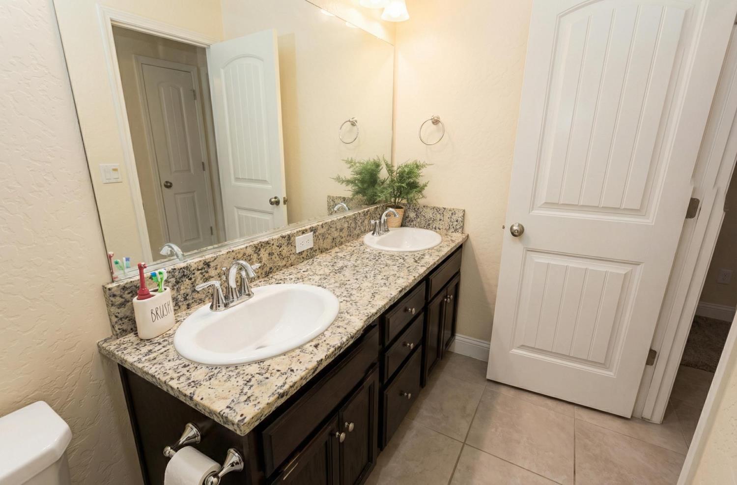 6978 E Fedora Ave, Fresno, CA 93727