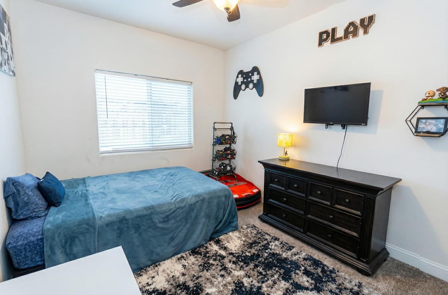 6978 E Fedora Ave, Fresno, CA 93727