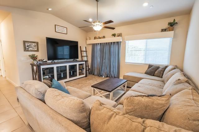 6978 E Fedora Ave, Fresno, CA 93727