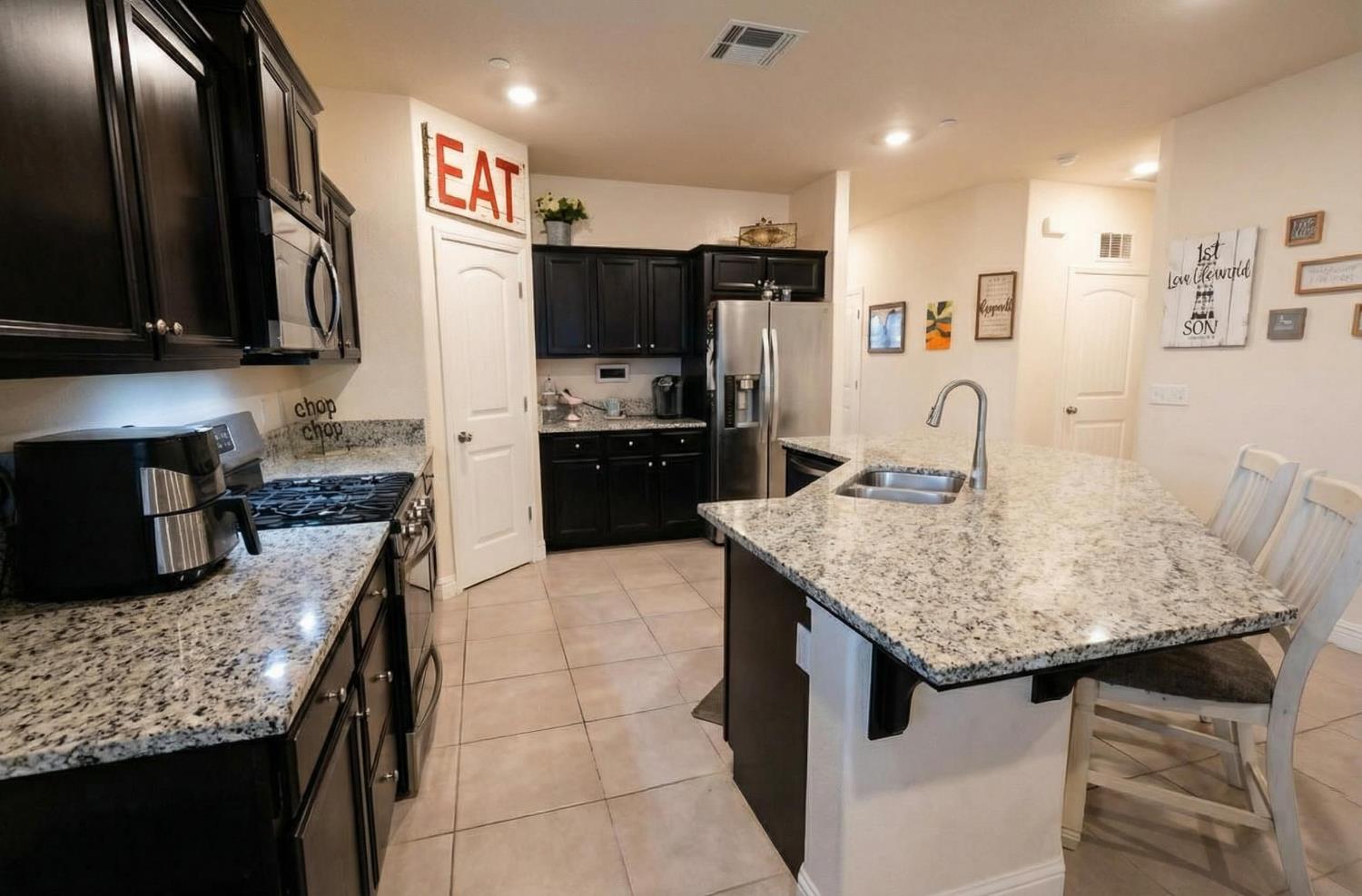 6978 E Fedora Ave, Fresno, CA 93727