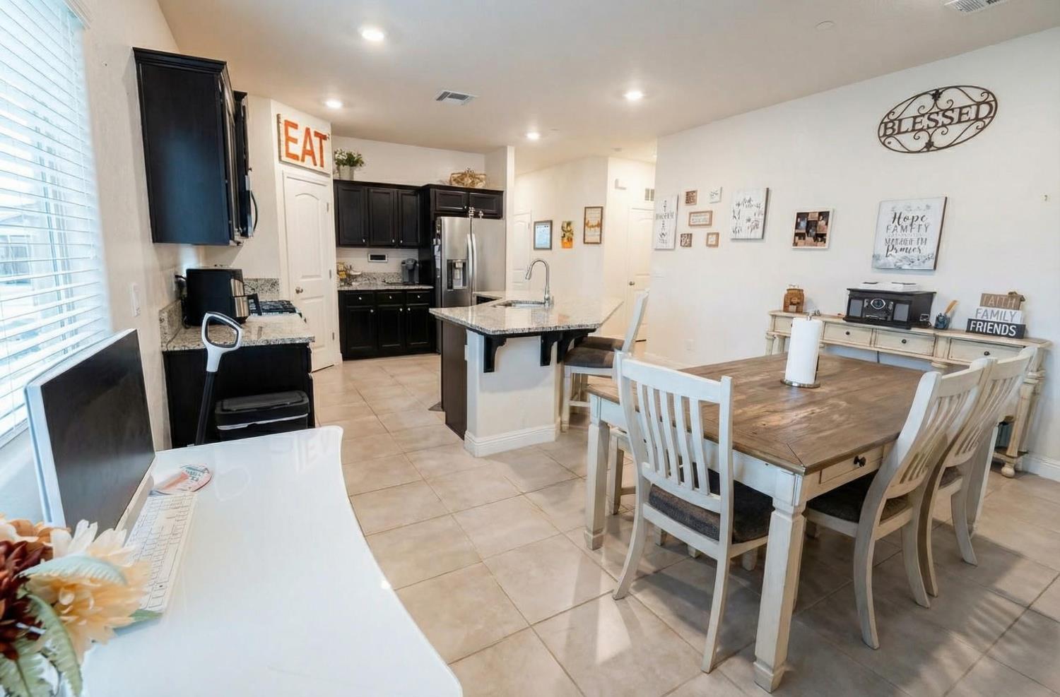 6978 E Fedora Ave, Fresno, CA 93727