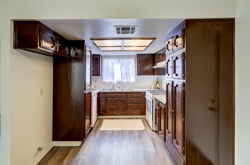 131 N Terry Ave, Clovis, CA 93612