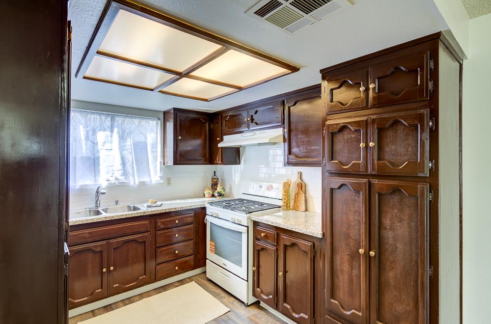 131 N Terry Ave, Clovis, CA 93612