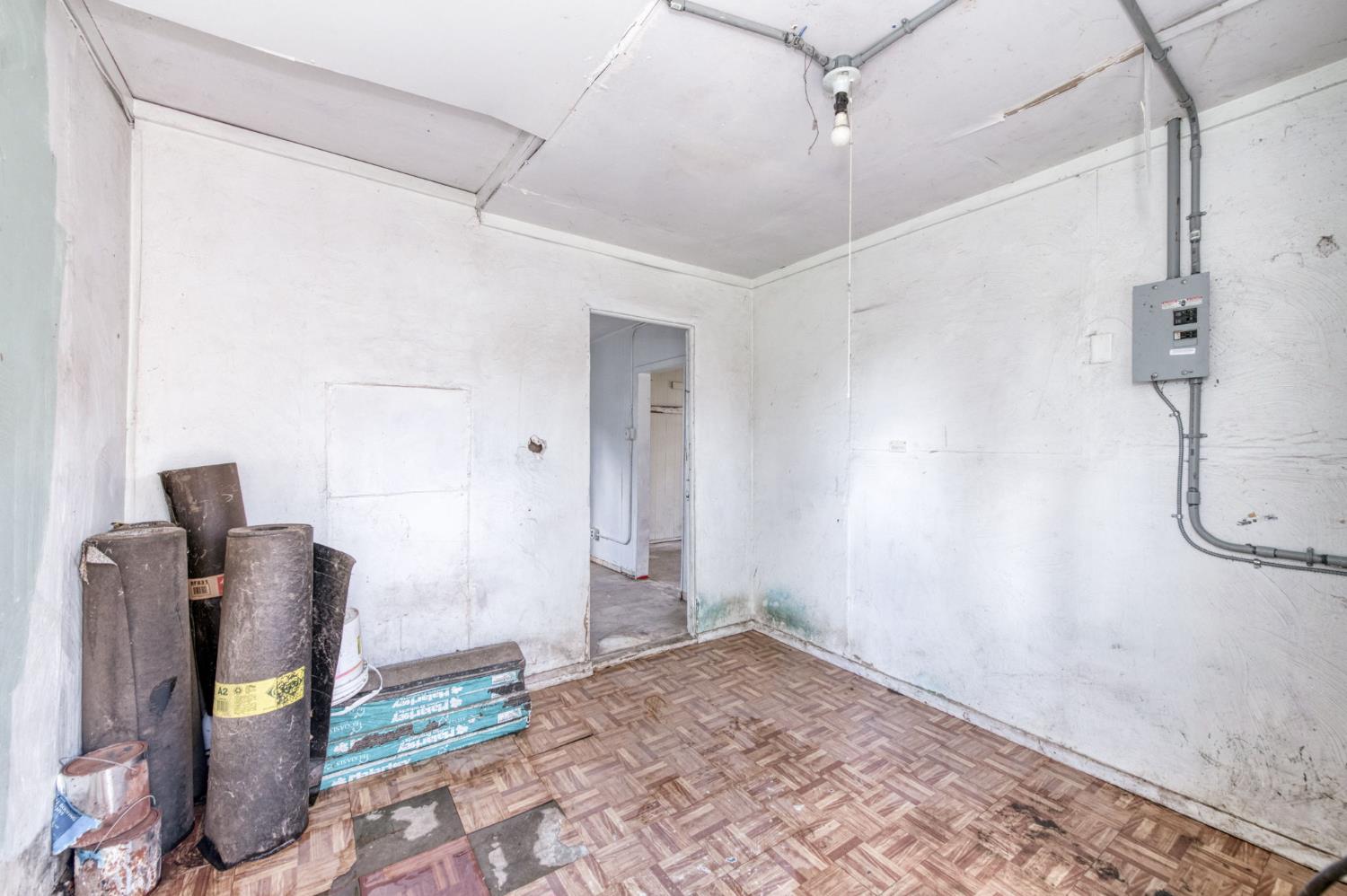 122 E Eden Ave, Fresno, CA 93706