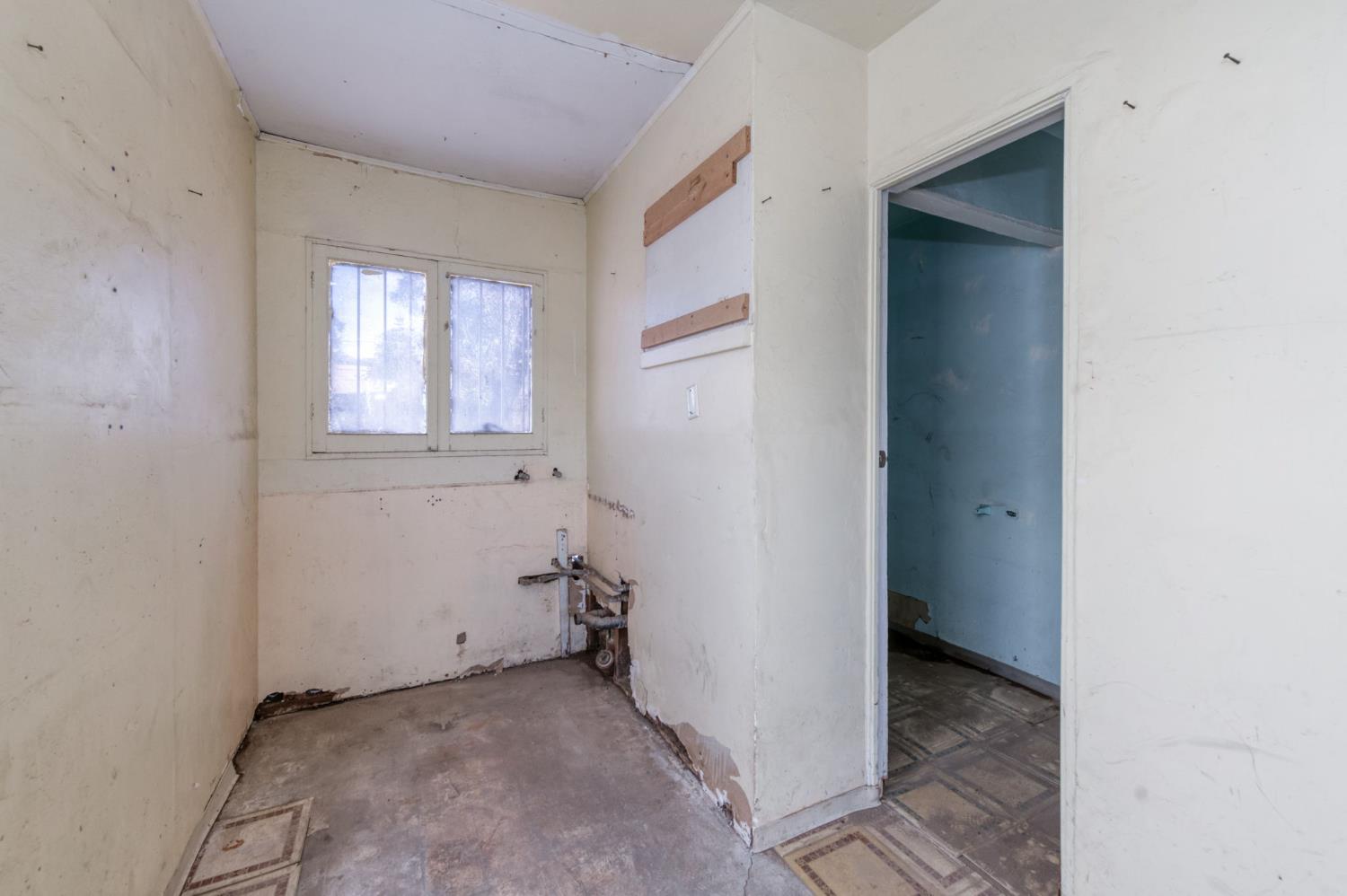 122 E Eden Ave, Fresno, CA 93706