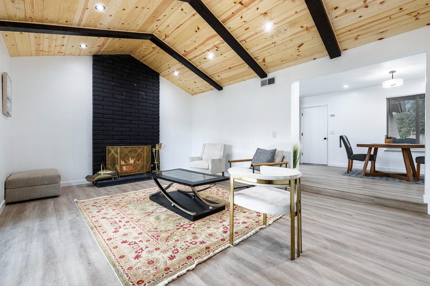 1622 Dennis Ave, Clovis, CA 93611