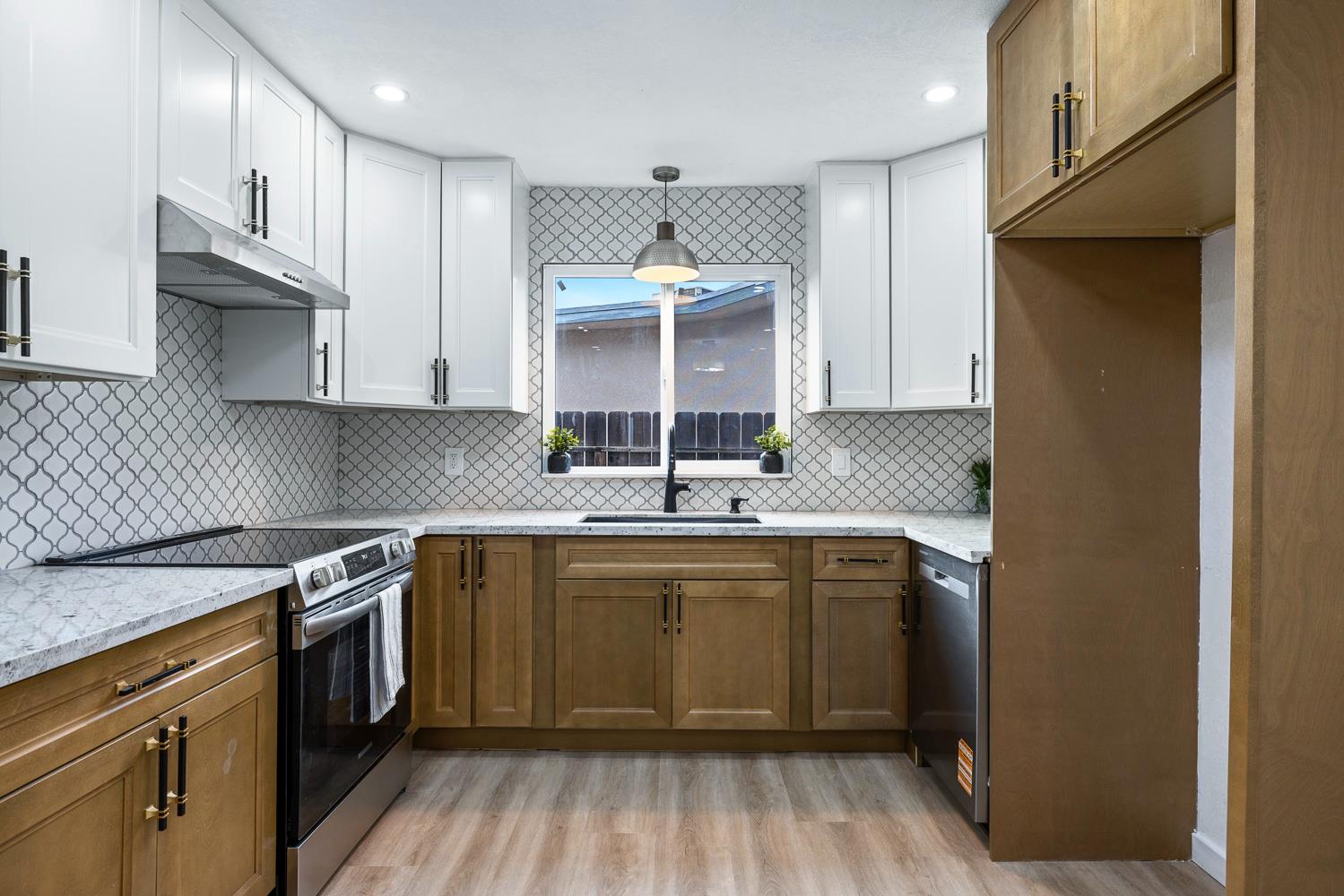 1622 Dennis Ave, Clovis, CA 93611