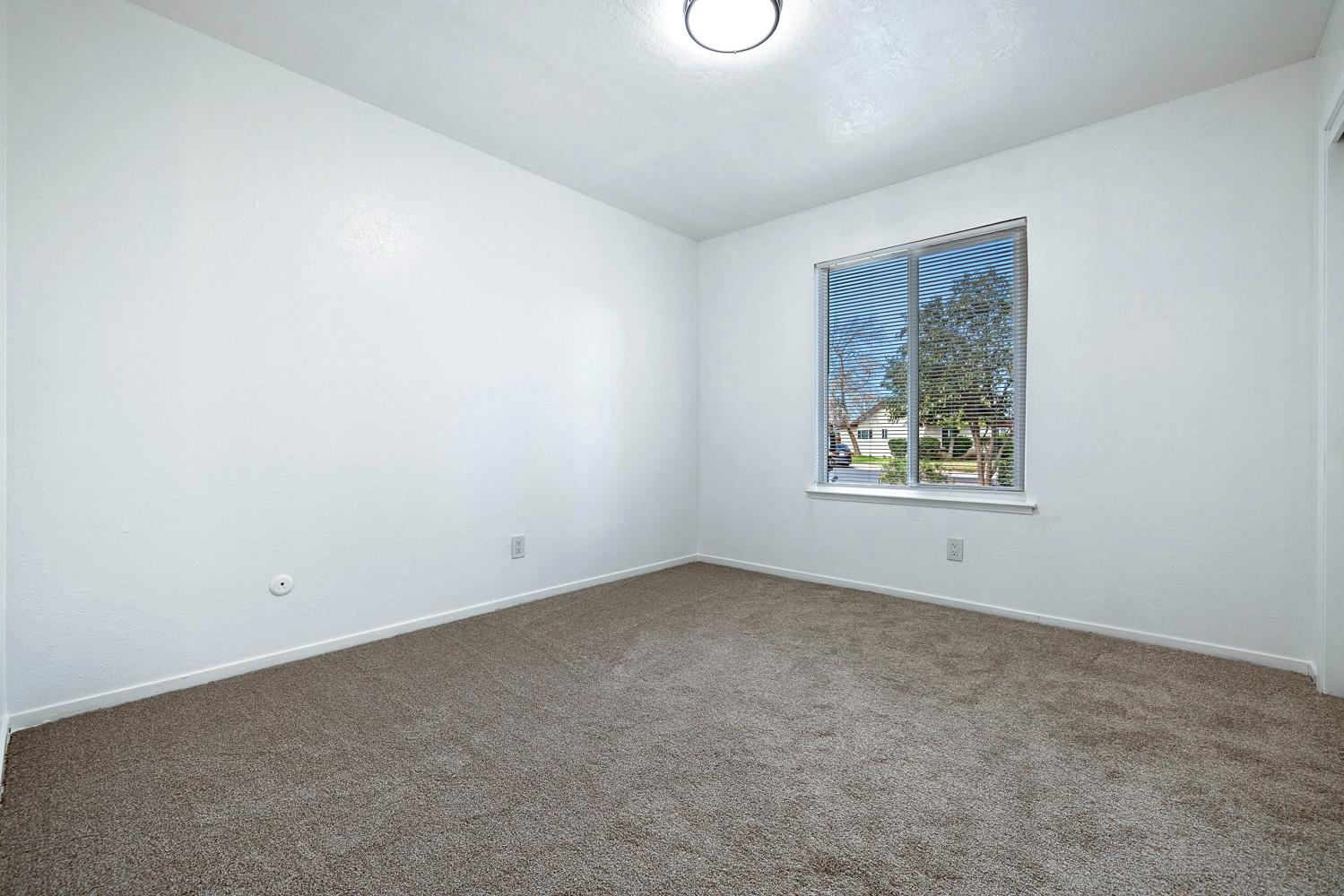 1622 Dennis Ave, Clovis, CA 93611