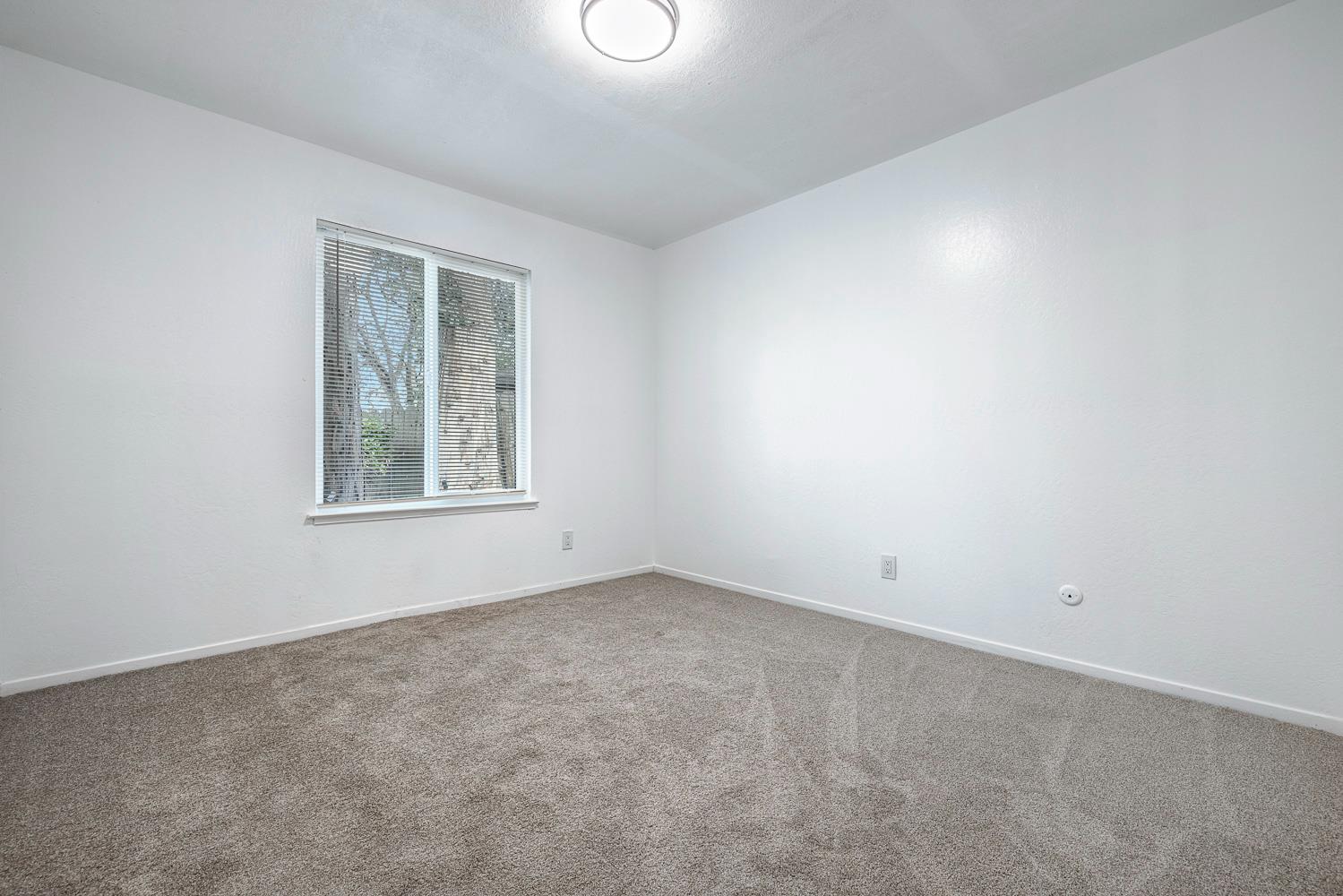 1622 Dennis Ave, Clovis, CA 93611