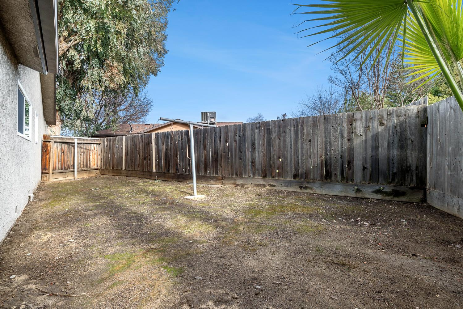 1622 Dennis Ave, Clovis, CA 93611