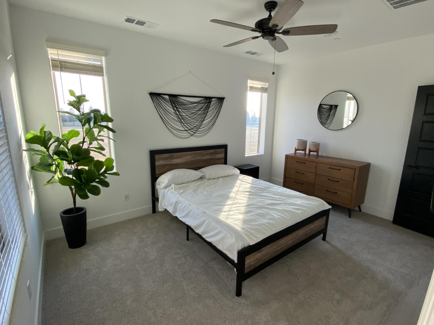 2829 E Tamarind Dr, Fresno, CA 93730