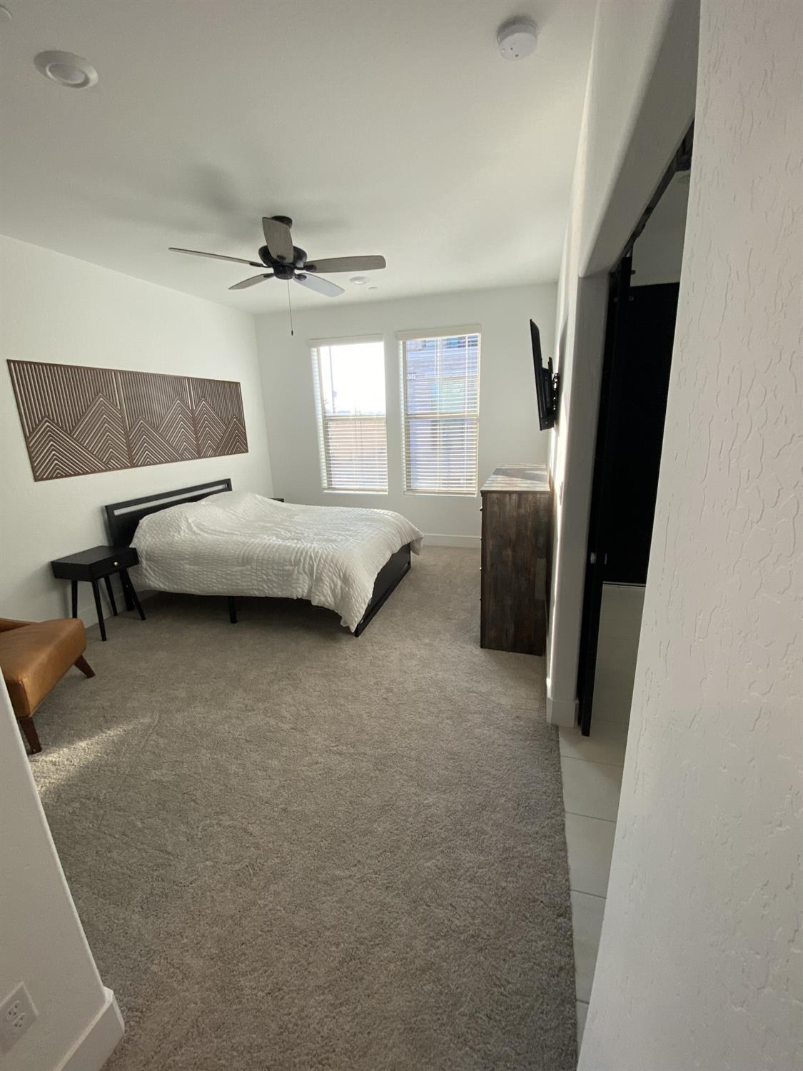 2829 E Tamarind Dr, Fresno, CA 93730