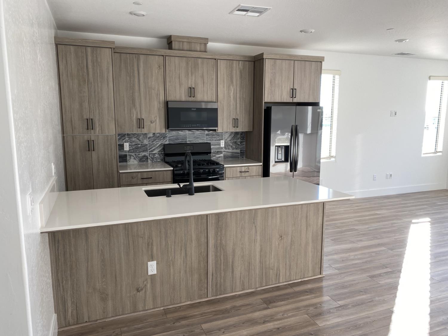 2829 E Tamarind Dr, Fresno, CA 93730