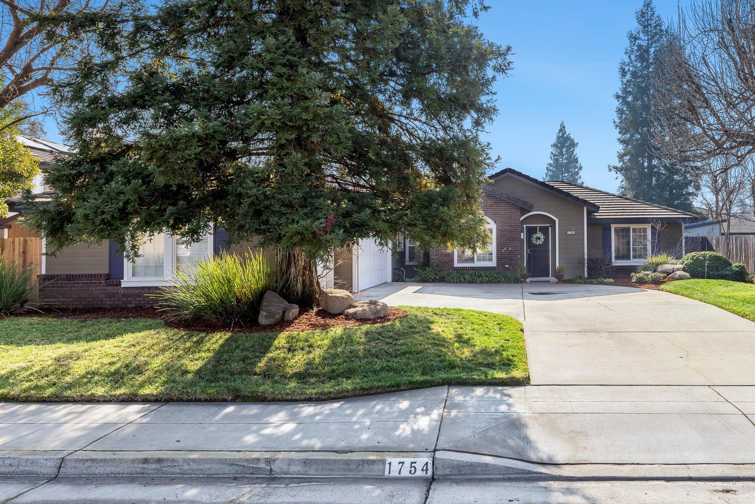 1754 Decatur Ave, Clovis, CA 93611
