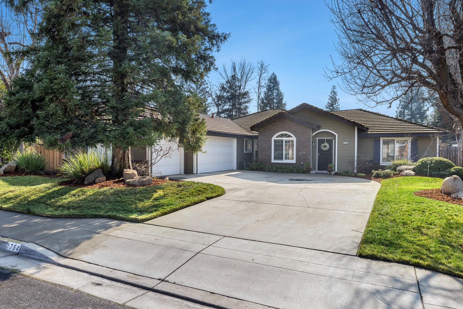 1754 Decatur Ave, Clovis, CA 93611