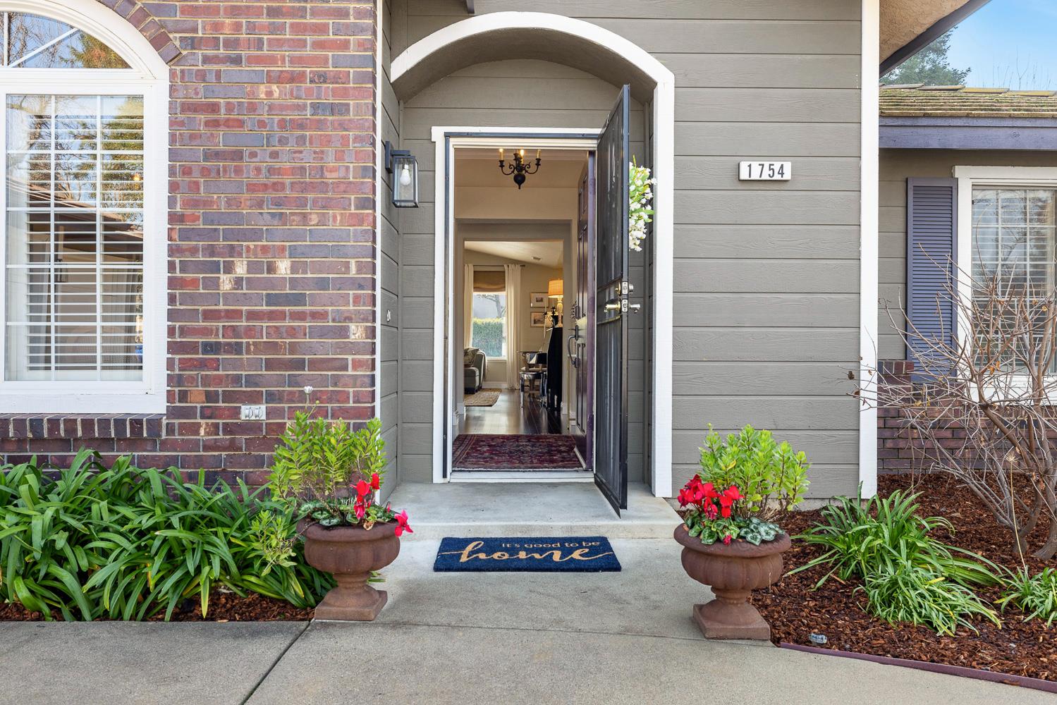 1754 Decatur Ave, Clovis, CA 93611