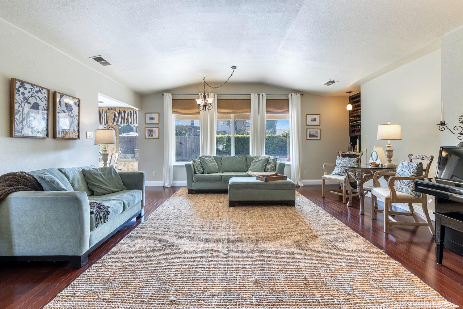 1754 Decatur Ave, Clovis, CA 93611