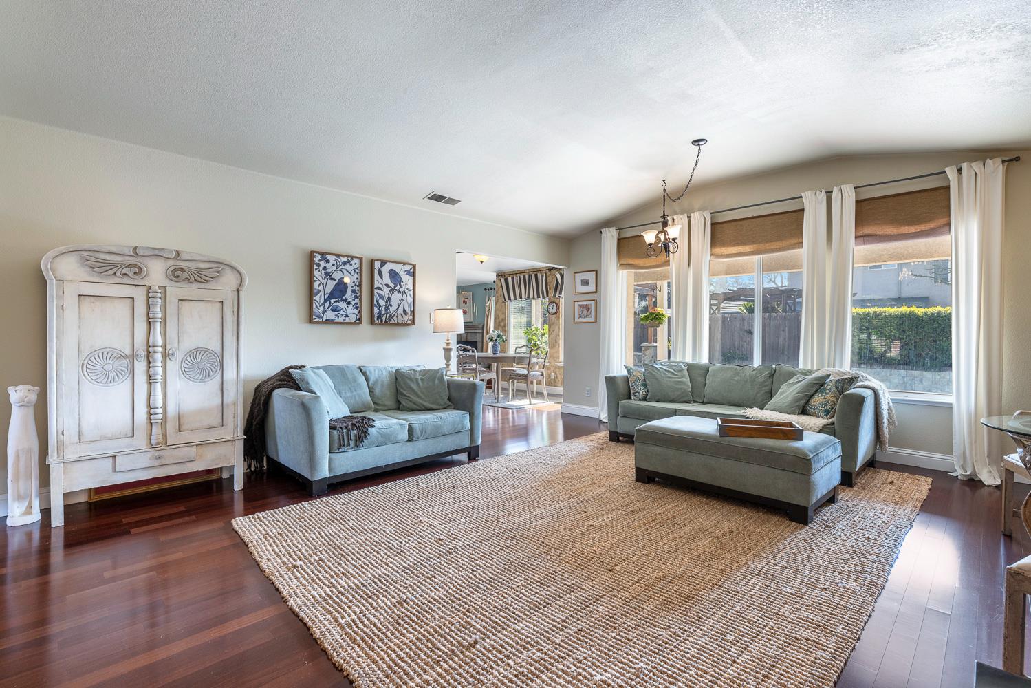 1754 Decatur Ave, Clovis, CA 93611