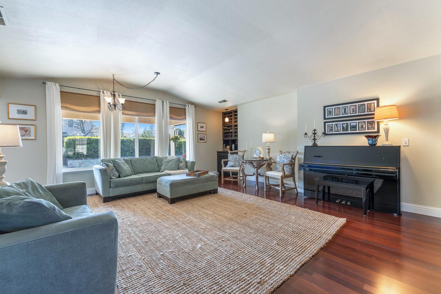 1754 Decatur Ave, Clovis, CA 93611