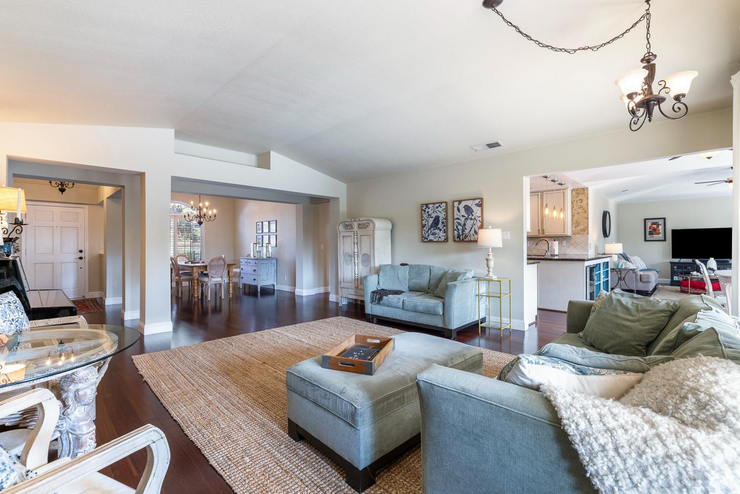 1754 Decatur Ave, Clovis, CA 93611