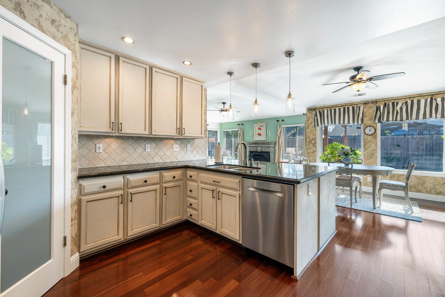 1754 Decatur Ave, Clovis, CA 93611