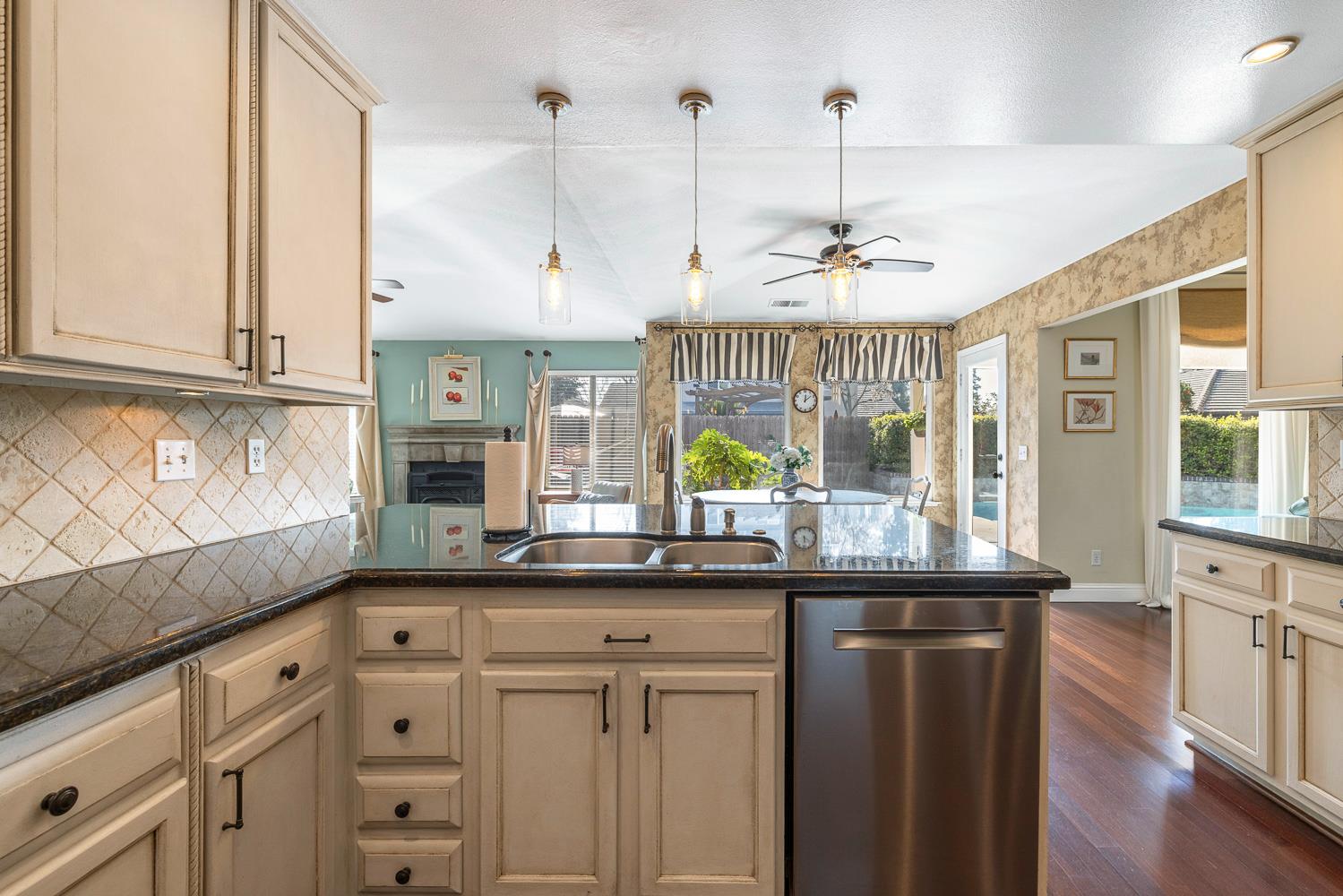 1754 Decatur Ave, Clovis, CA 93611