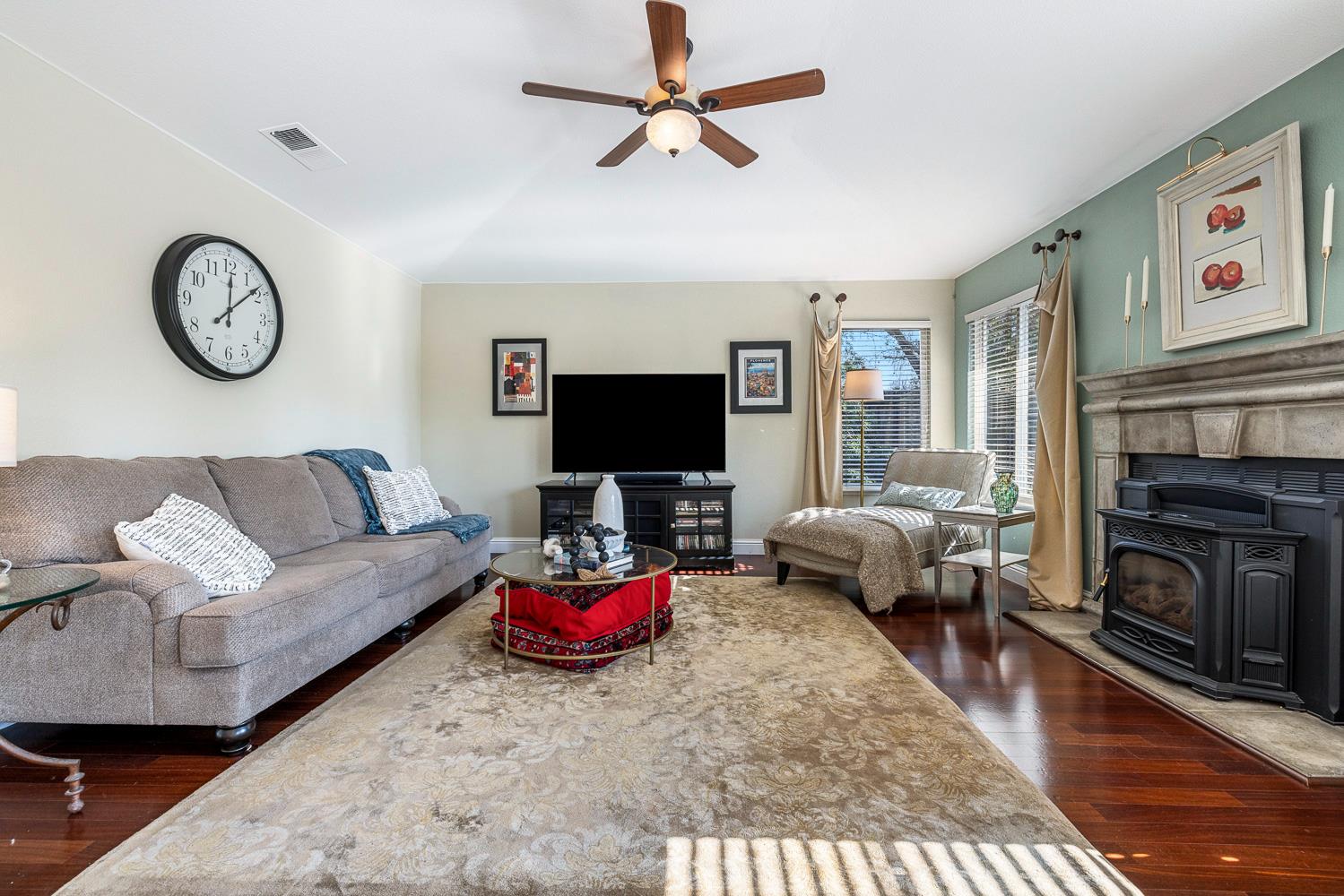 1754 Decatur Ave, Clovis, CA 93611